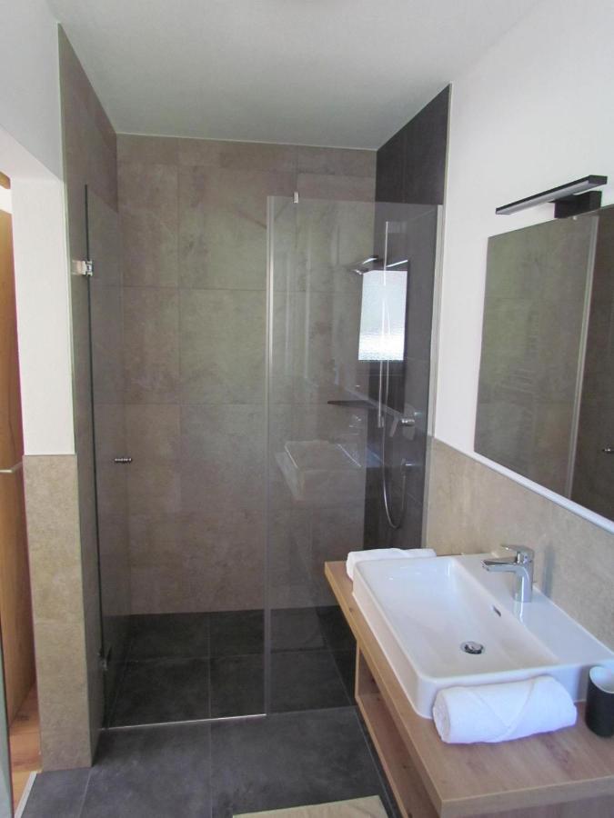Anni, Apartment *